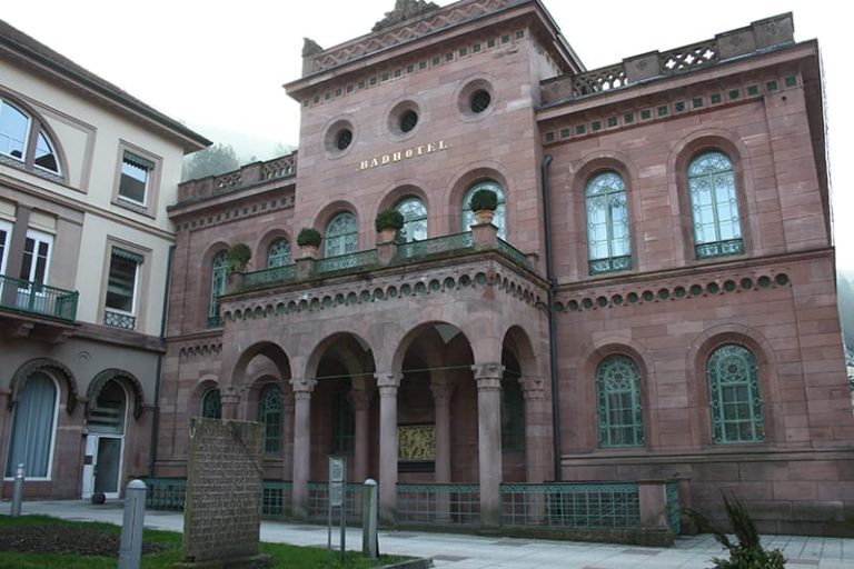 Außenansicht des Badhotels in Bad Wildbad