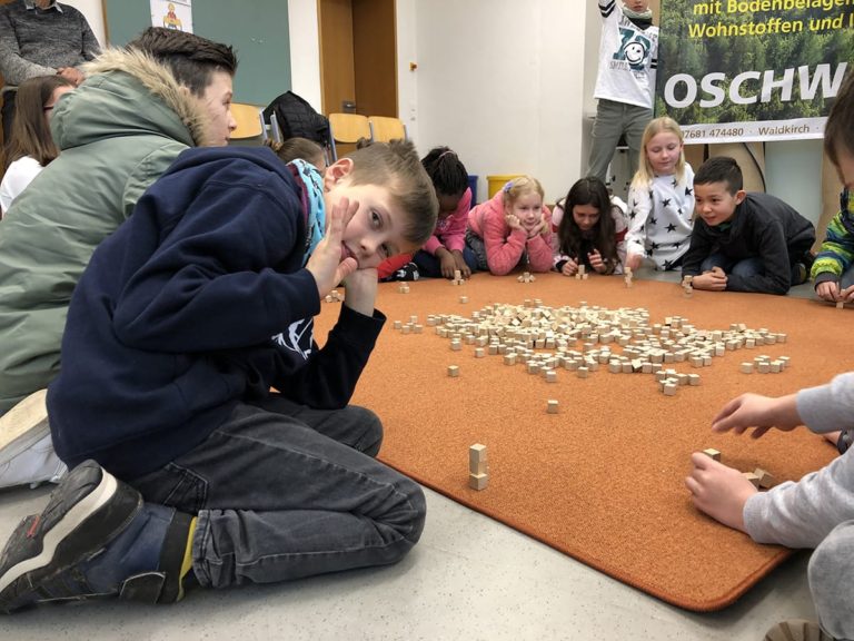 Gespendeter Spielteppich in der Grundschule am Kohlenbach in Kollnau