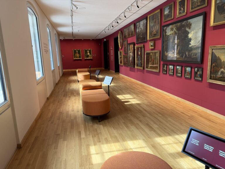 Gemäldegalerie mit Parkettboden im Augustinermuseum Freiburg